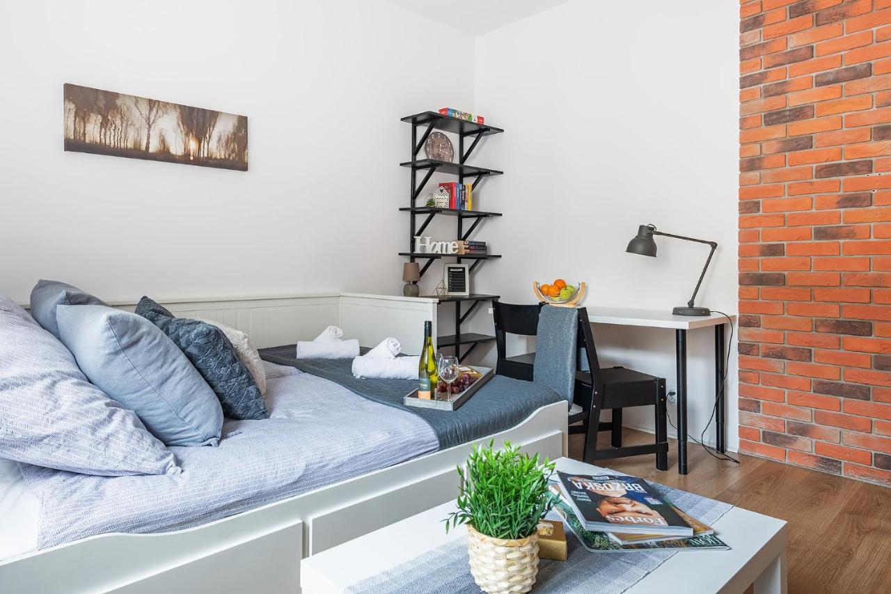 Marszalkowska 83 - Bezplatny Parking - Free Parking - W Pelni Wyposazona Kuchnia - 500m Do Dworca Centralnego - Okna Od Strony Dziedzinca - Wifi - Smart Tv Leilighet *